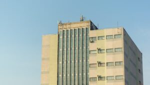 「許可を取る」って何をすること？飲食店・風俗営業・建設業を例に解説。